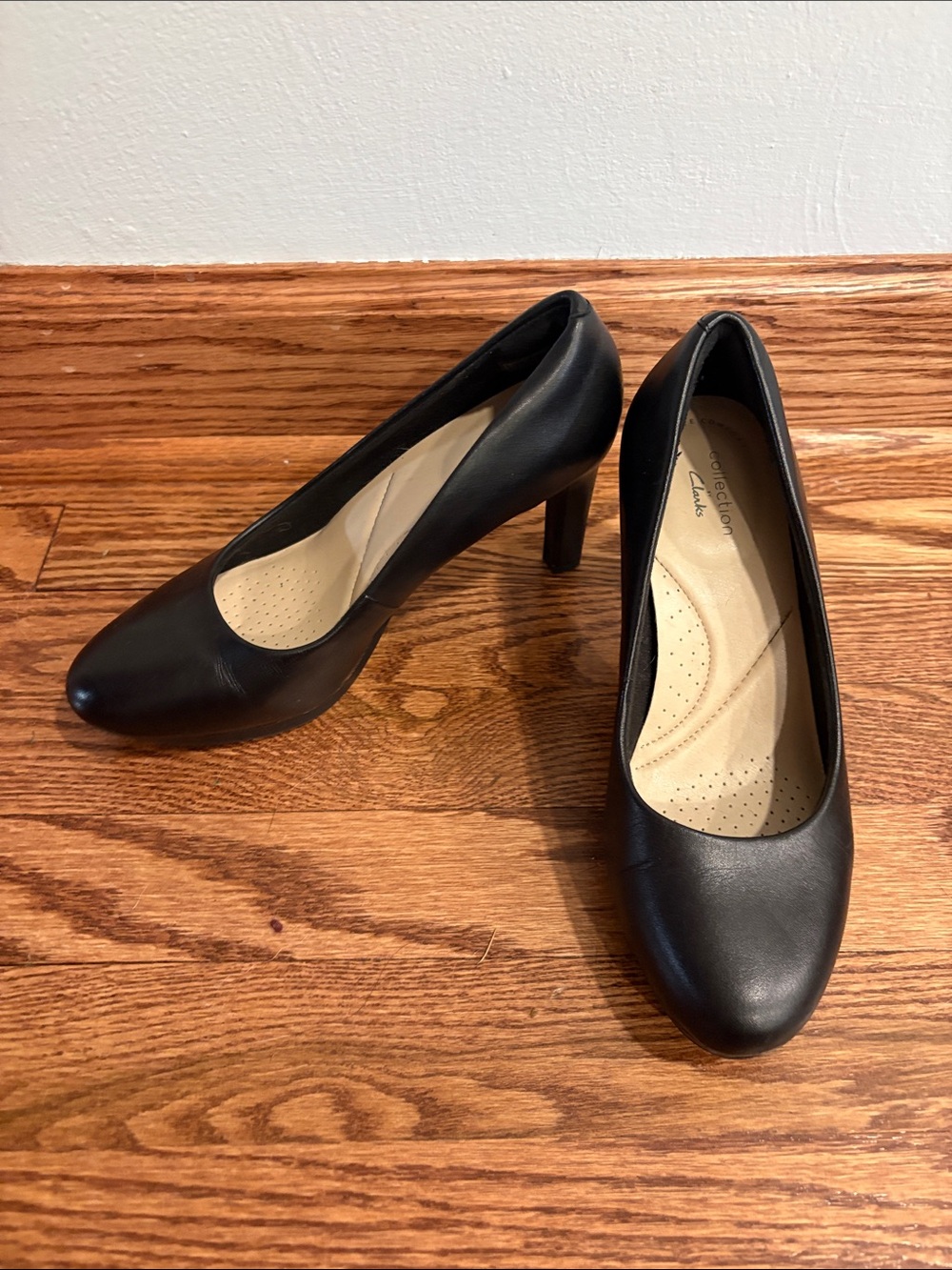 Clarks Women's Black Leather Mid Heel Pumps